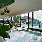 Dom Z Jacuzzi Do 10 Osob Luxhouse 扎托尔