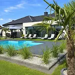Dom Z Jacuzzi Do 10 Osob Luxhouse 别墅 *