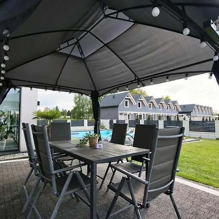 Dom Z Basenem I Jacuzzi Do 10 Osob Luxhouse