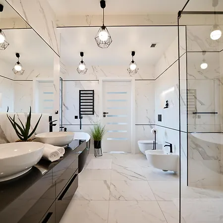 Willa Dom Z Basenem I Jacuzzi Do 10 Osob Luxhouse