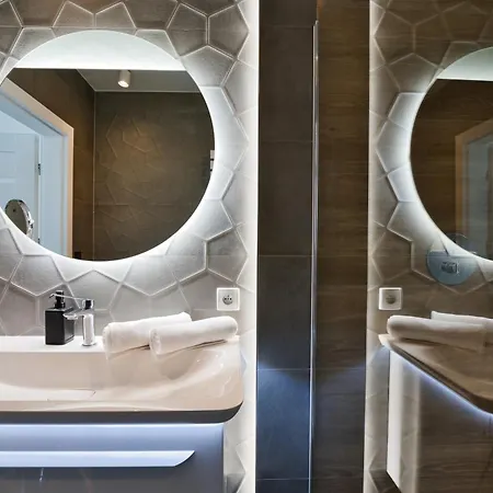 Villa Dom Z Jacuzzi Do 10 Osob Luxhouse *