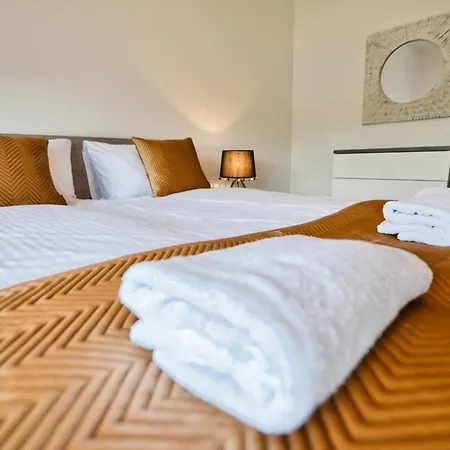 Villa Dom Z Basenem I Jacuzzi Do 10 Osob Luxhouse