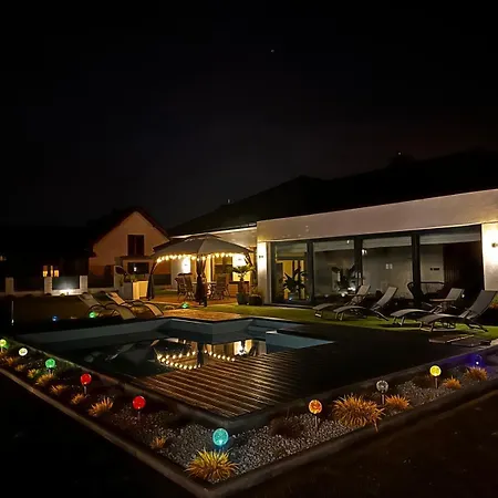Dom Z Basenem I Jacuzzi Do 10 Osob Luxhouse