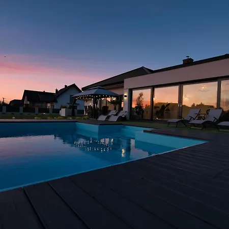 Dom Z Basenem I Jacuzzi Do 10 Osob Luxhouse Villa *