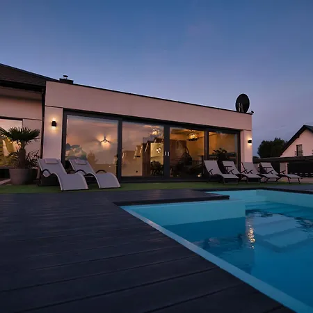 Dom Z Basenem I Jacuzzi Do 10 Osob Luxhouse *