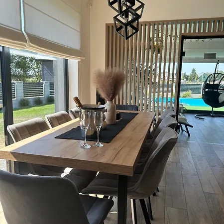 Dom Z Basenem I Jacuzzi Do 10 Osob Luxhouse