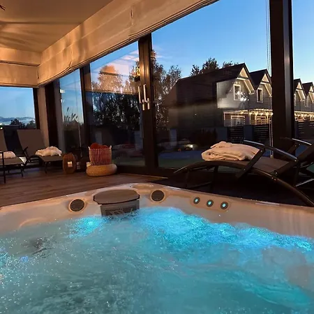 Dom Z Basenem I Jacuzzi Do 10 Osob Luxhouse *